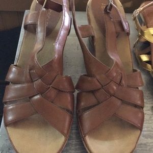 Aerosoles brown platform sandal